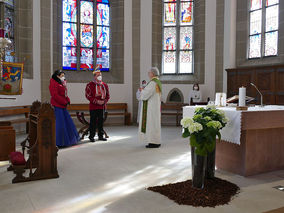 Heilige Messe mit karnevalistischem Ambiente (Foto: Karl-Franz Thiede)